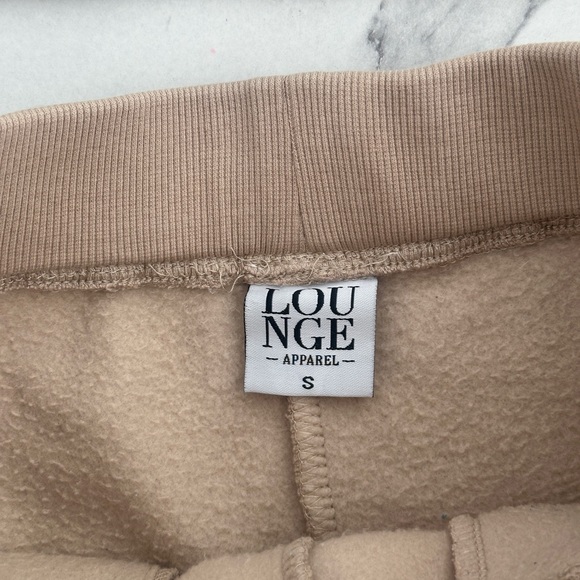 Lounge Set - Picture 5 of 7